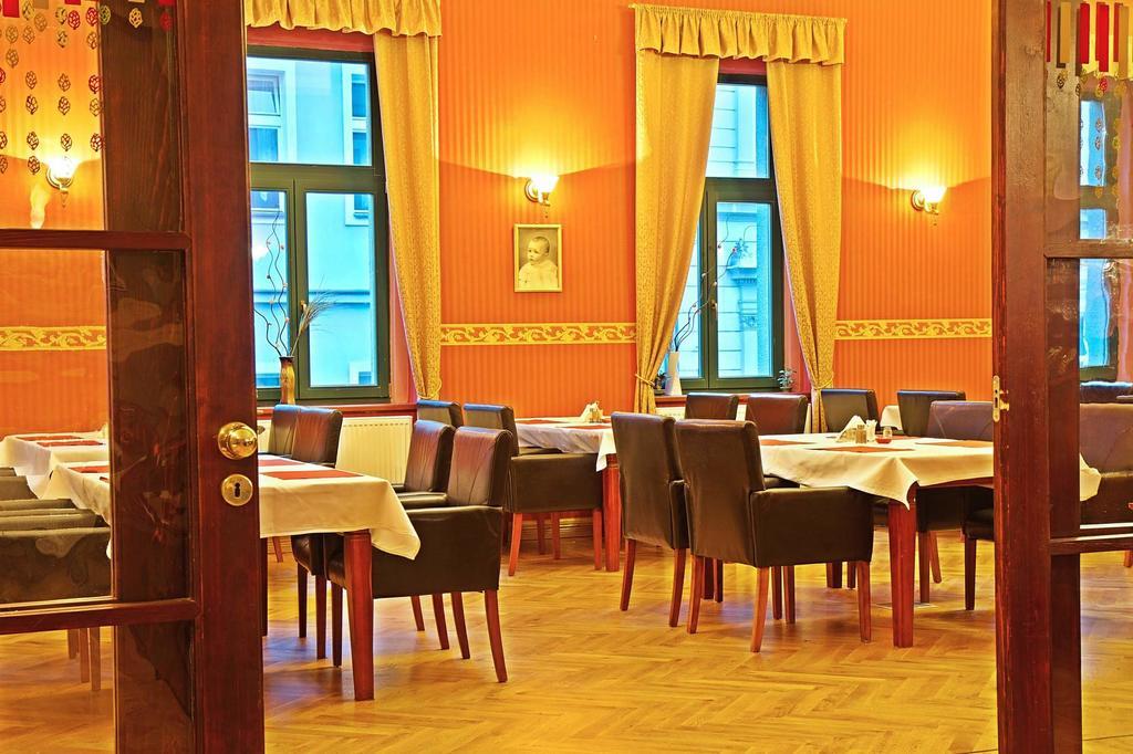 Hotel Zlatý Lev Žatec Exteriér fotografie
